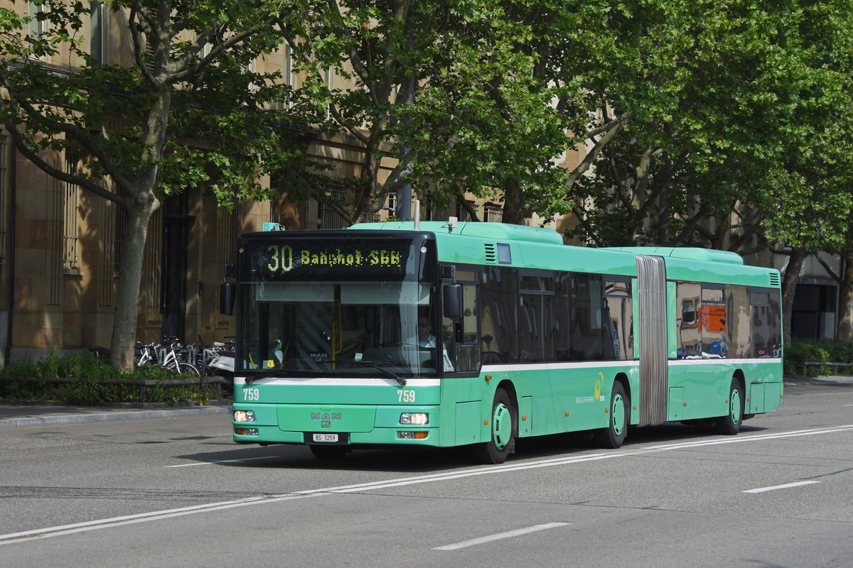 MAN Bus 759, auf der Linie 30, fährt zur Endstation am badischen Bahnhof. Die Aufnahme stammt vom 03.07.2019.