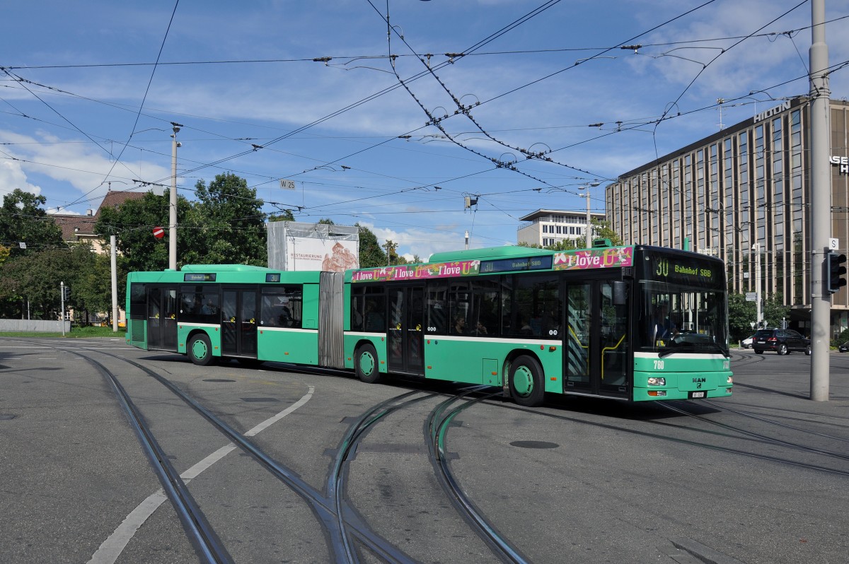 MAN Bus 760 auf der Linie 30 fährt zur Endstation am Bahnhof SBB. Die Aufnahme stammt vom 27.08.2014.