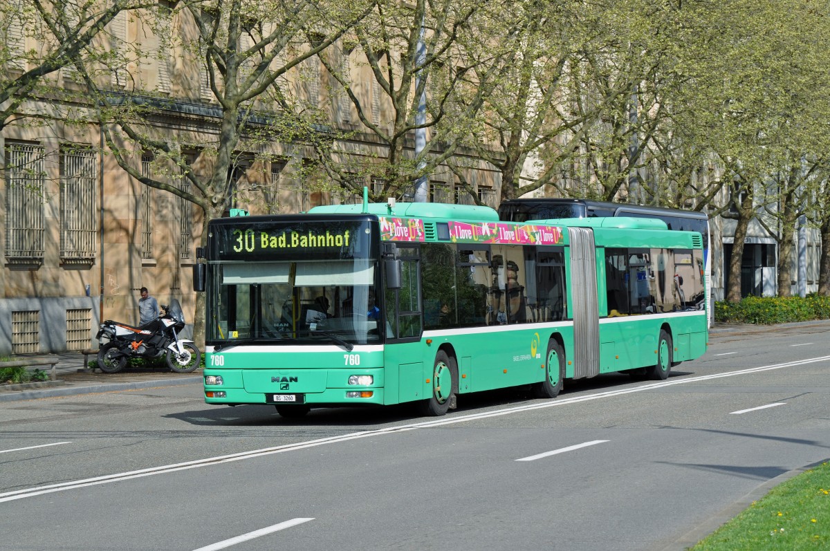 MAN Bus 760 auf der Linie 30 fährt zur Endhaltestelle am Badischen Bahnhof. Die Aufnahme stammt vom 18.04.2015.