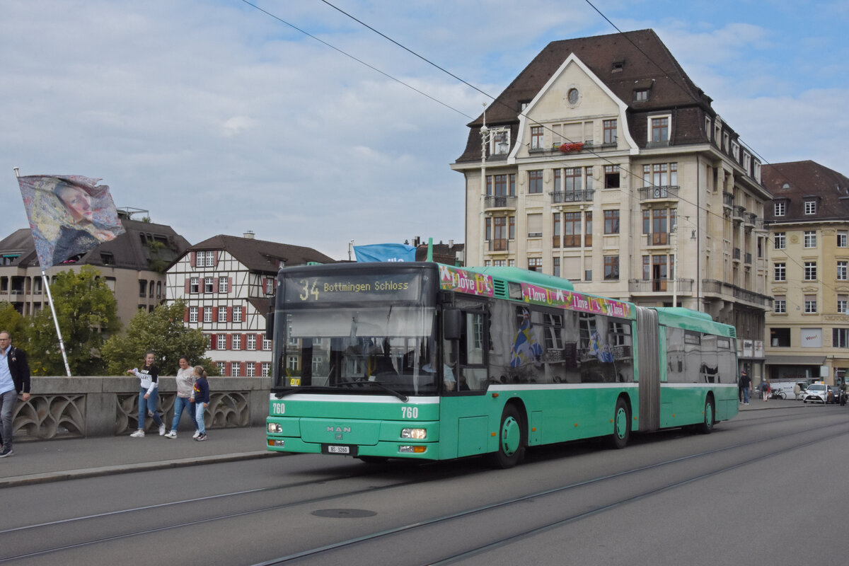 MAN Bus 760, auf der Linie 34, überquert die Mittlere Rheinbrücke. Die Aufnahme stammt vom 31.08.2021.