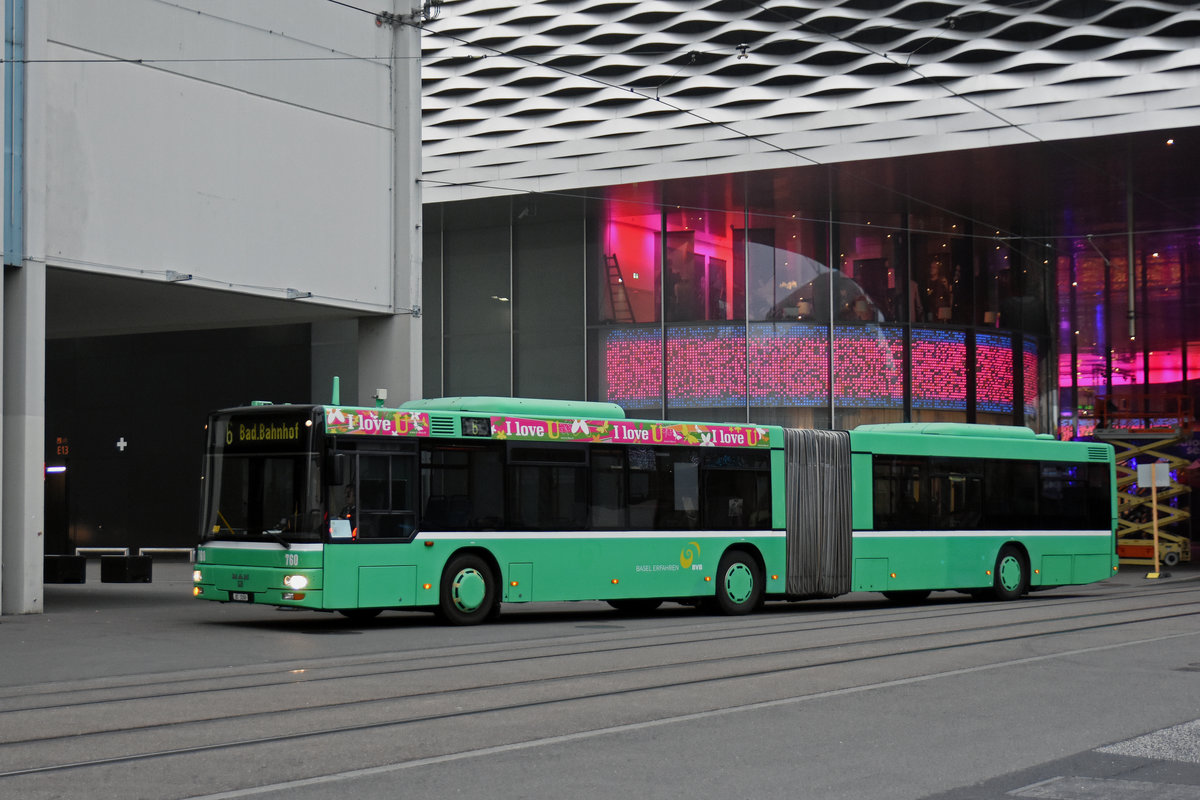 MAN Bus 760, im Einsatz als Tramersatz auf der Linie 6, wendet am Messeplatz. Die Busse ersetzen das Tram, weil die Geleise beim badischen Bahnhof ersetzt werden und die Haltestellen behindertengerecht umgebaut werden. Die Aufnahme stammt vom 19.10.2018.