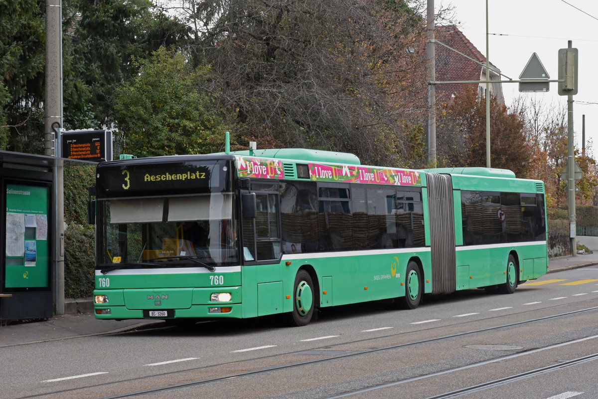MAN Bus 760 im Einsatz als Tramersatz auf der Linie 3, die wegen einer Baustelle nicht nach Birsfelden verkehren kann. Hier bedient der Bus die Haltestelle Salinenstrasse. Die Aufnahme stammt vom 23.11.2018.