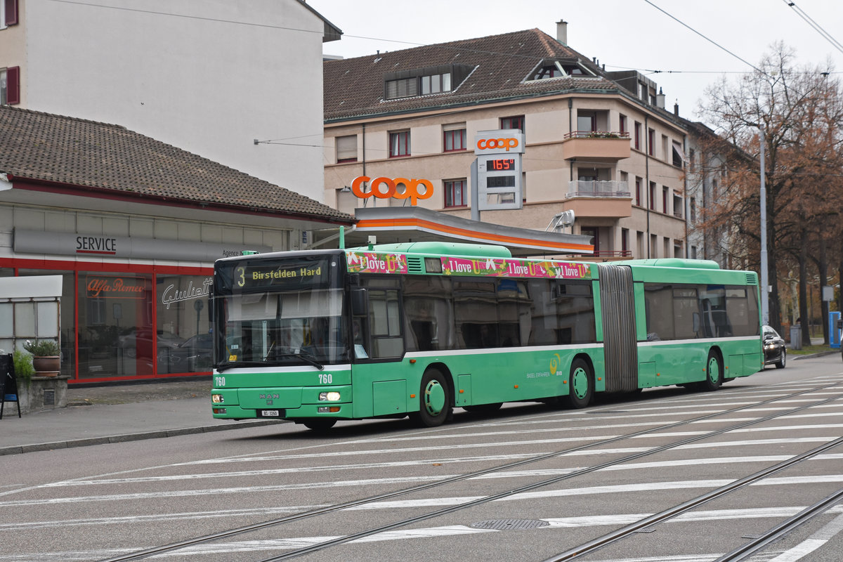MAN Bus 760 im Einsatz als Tramersatz auf der Linie 3, die wegen einer Baustelle nicht nach Birsfelden verkehren kann. Hier fährt der Bus zur Haltestelle Breite. Die Aufnahme stammt vom 23.11.2018.

