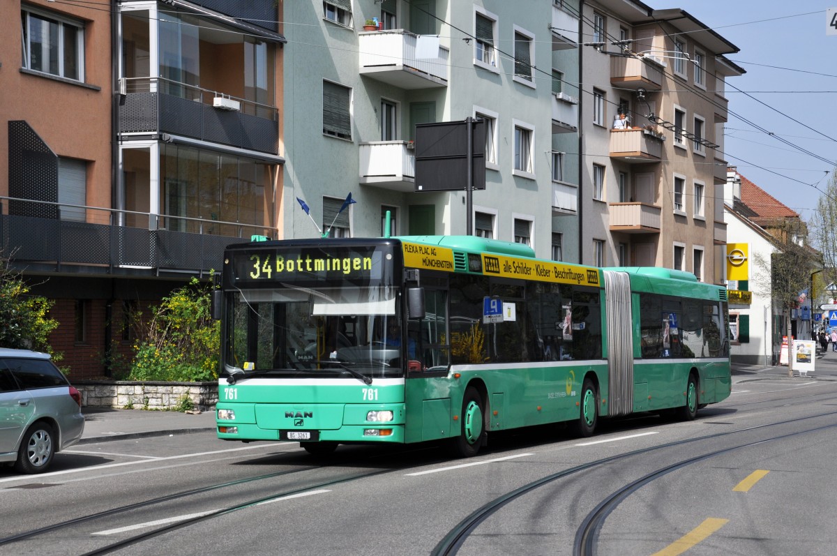 MAN Bus 761 auf der Linie 34 am Kronenplatz in Binningen. Die Aufnahme stammt vom 31.03.2014.