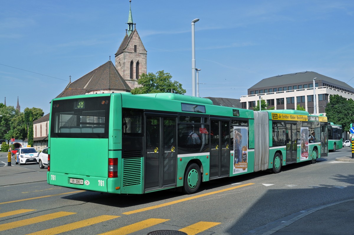 MAN Bus 761 auf der Linie 38 bedient die Haltestelle am Wettsteinplatz. Die Aufnahme stammt vom 04.07.2015.