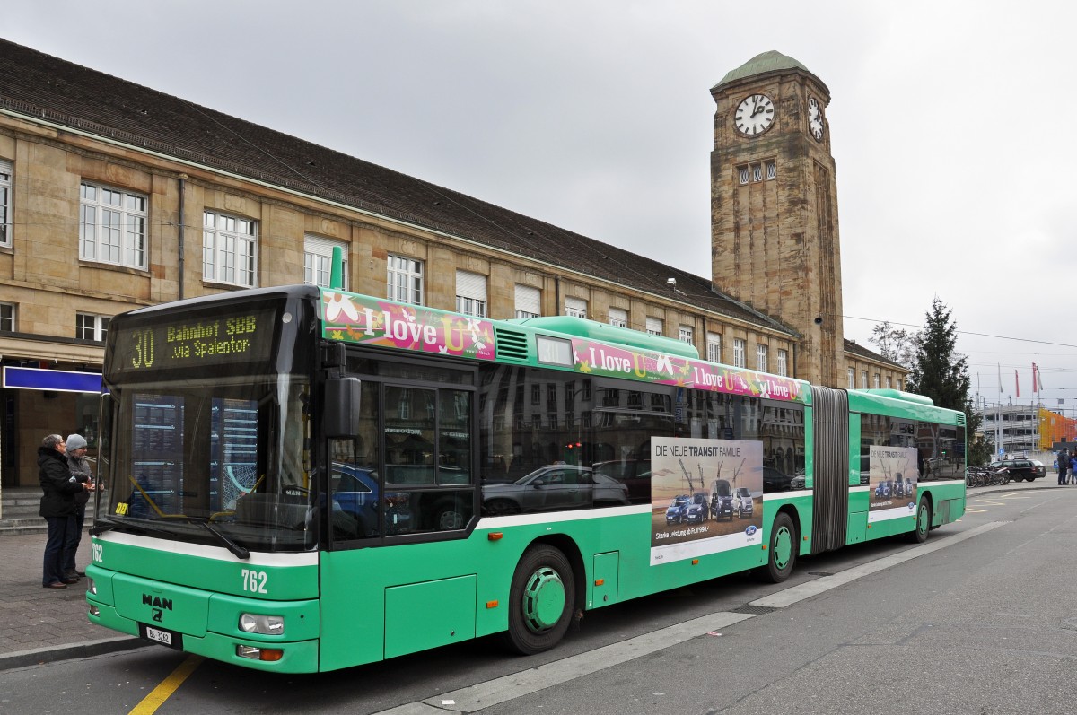 MAN Bus 762 auf der Linie 30 an der Endstation am Badischen Bahnhof. Die Aufnahme stammt vom 07.12.2014.