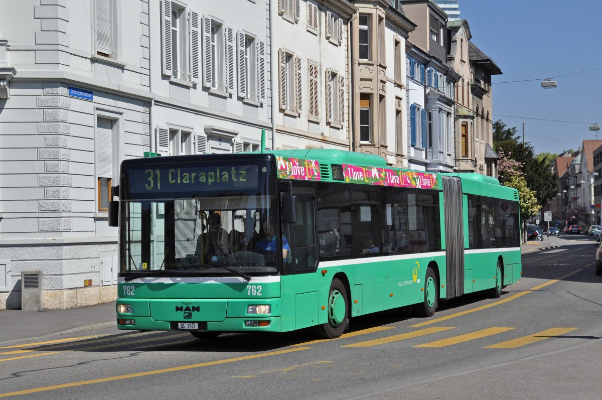 MAN Bus 762 auf der Linie 31 fährt zur Haltestelle Wettsteinplatz. Die Aufnahme stammt vom 23.04.2015.