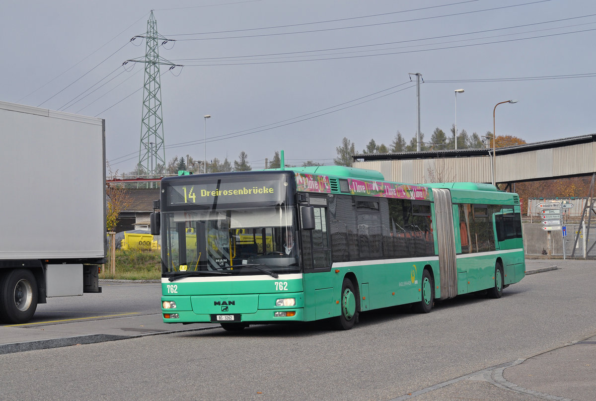 MAN Bus 762 steht als Tramersatz auf der Linie 14 im Einsatz. Hier fährt der Bus zur Haltestelle Kästeli. Die Aufnahme stammt vom 28.10.2016.