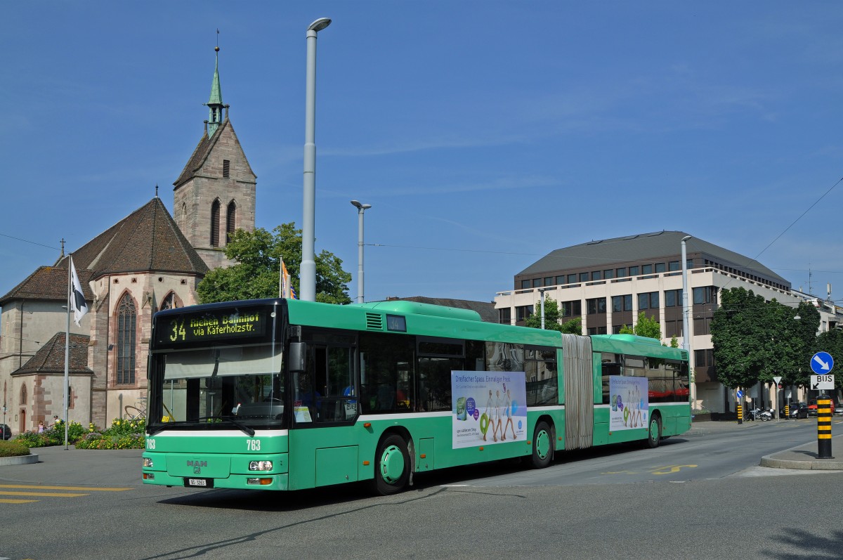 MAN Bus 763 auf der Linie 34 verlässt die Haltestelle am Wettsteinplatz Richtung Haltestelle Rosengartenweg. Die Aufnahme stammt vom 04.07.2015.