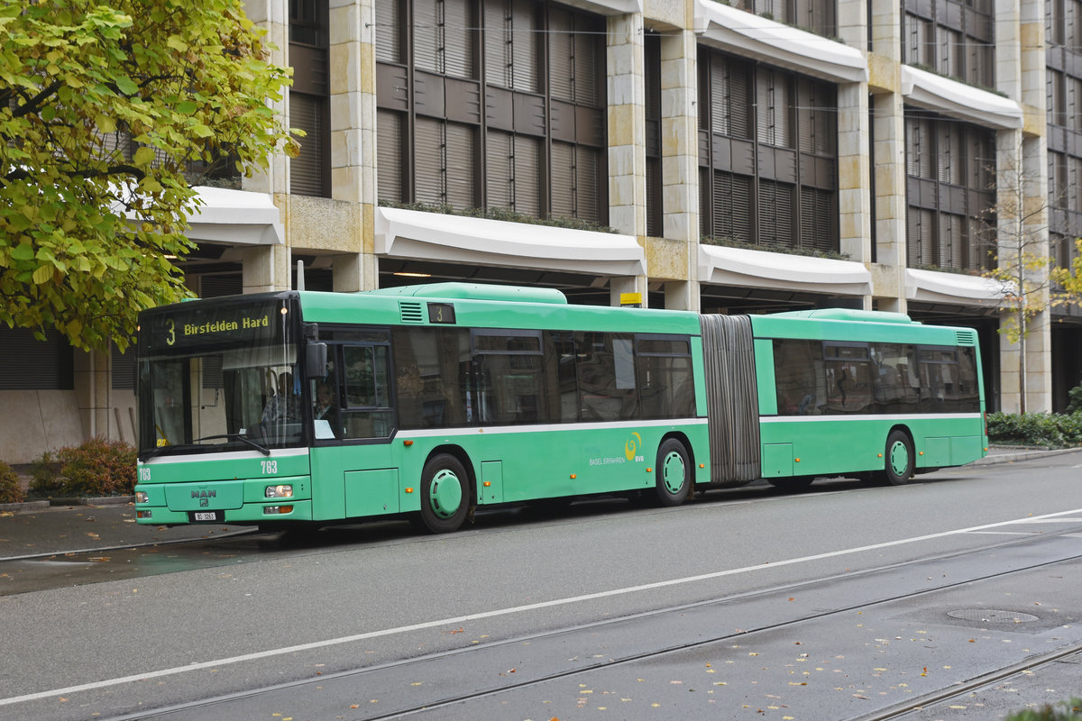 MAN Bus 763, im Einsatz als Tramersatz auf der Linie 3, wartet an der Endstation am Aeschenplatz. Die Aufnahme stammt vom 28.10.2018.