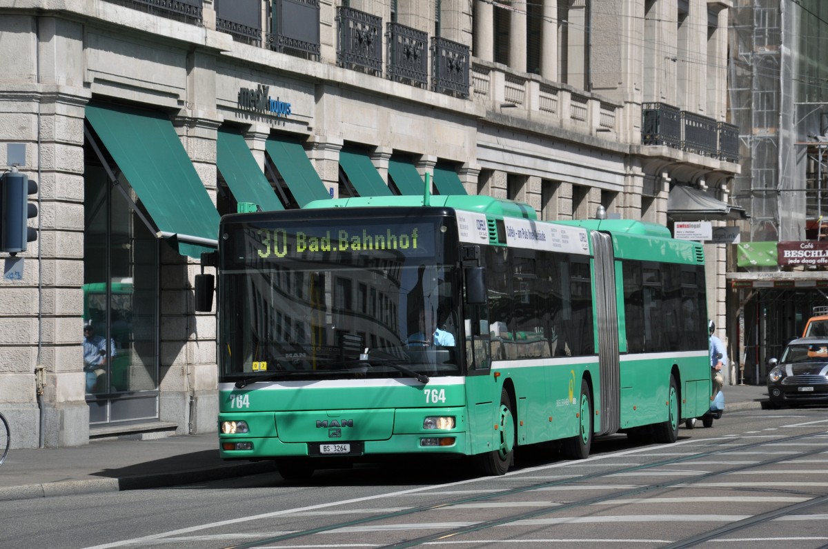 MAN Bus 764 auf der Linie 30 kurz nach dem Bahnhof SBB. Die Aufnahme stammt vom 10.06.2014.