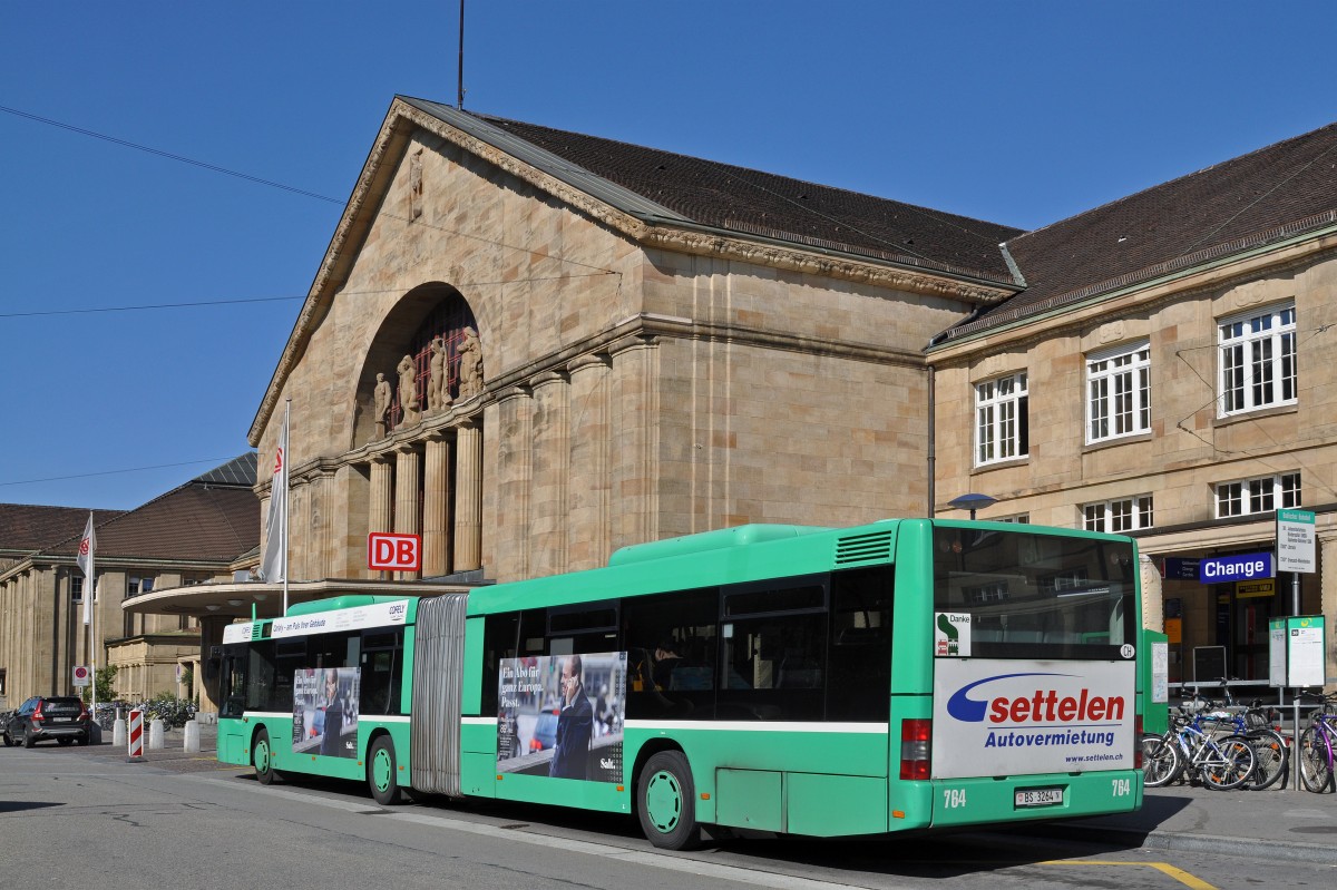 MAN Bus 764 auf der Linie 30 wartet an der Endstation beim Badischen Bahnhof. Die Aufnahme stammt vom 21.09.2015.