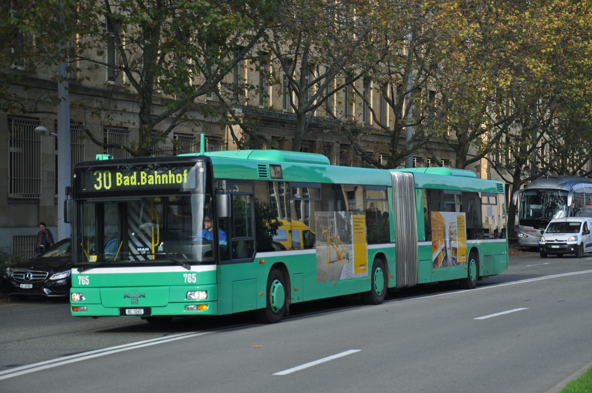 MAN Bus 765 auf der Linie 30 fährt zur Endstation am Badischen Bahnhof. Die Aufnahme stammt vom 27.10.2014.