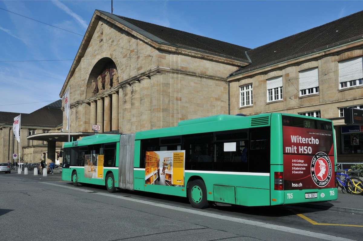 MAN Bus 765 auf der Linie 30 wartet an der Endstation am Badischen Bahnhof. Die Aufnahme stammt vom 27.10.2014.