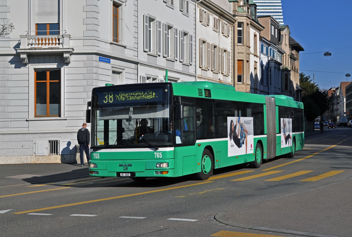 MAN Bus 765 auf der Linie 38 fährt zur Haltestelle am Wettsteinplatz. Die Aufnahme stammt vom 12.03.2015.
