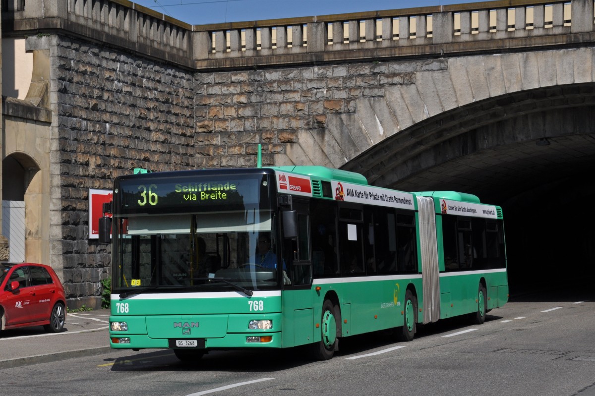 MAN Bus 768 fährt zur Haltestelle der Linie 36 am Badischen Bahnhof. Die Aufnahme stammt vom 08.09.2014.