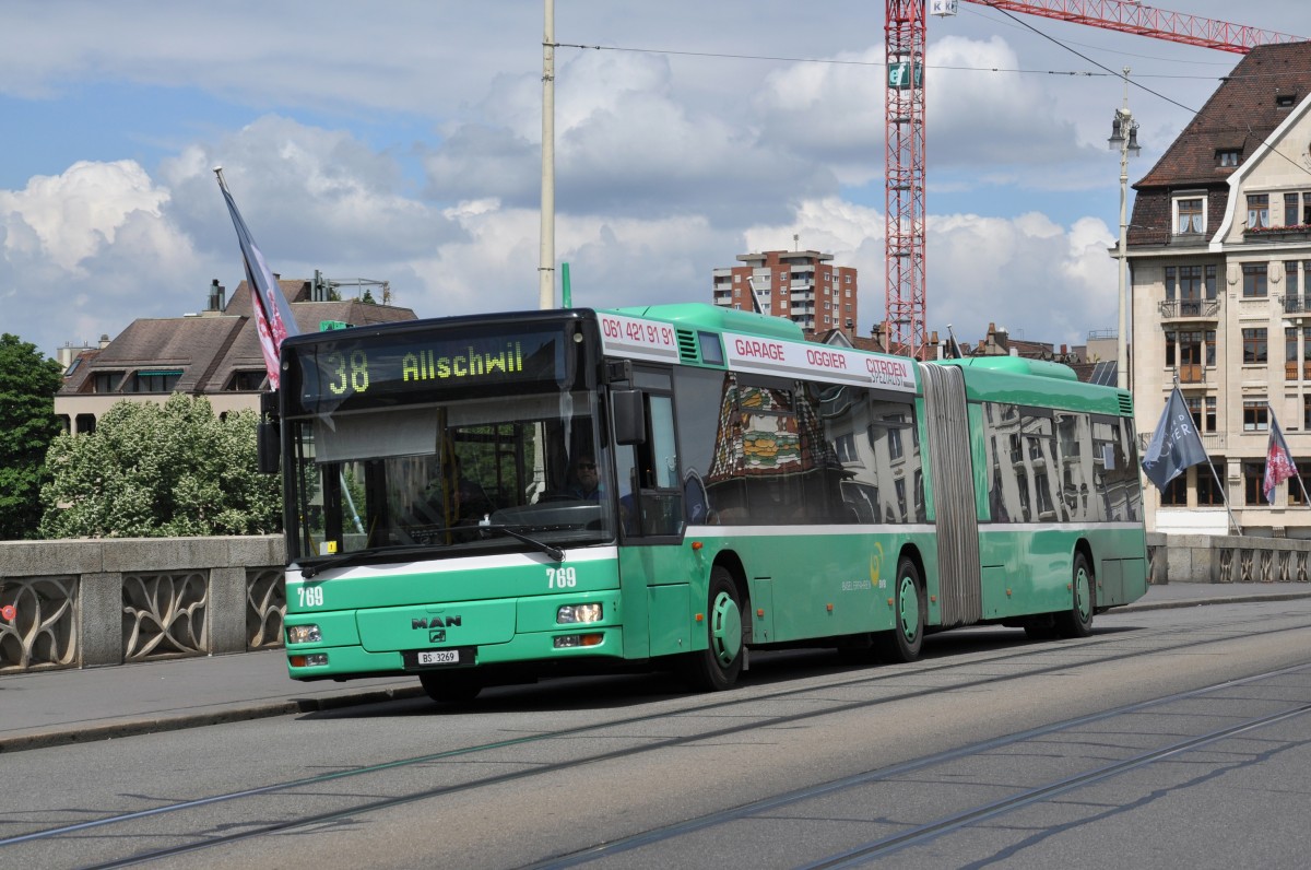 MAN Bus 769 auf der Linie 38 auf der Mittleren Rheinbrücke. Die Aufnahme stammt vom 28.05.2014.