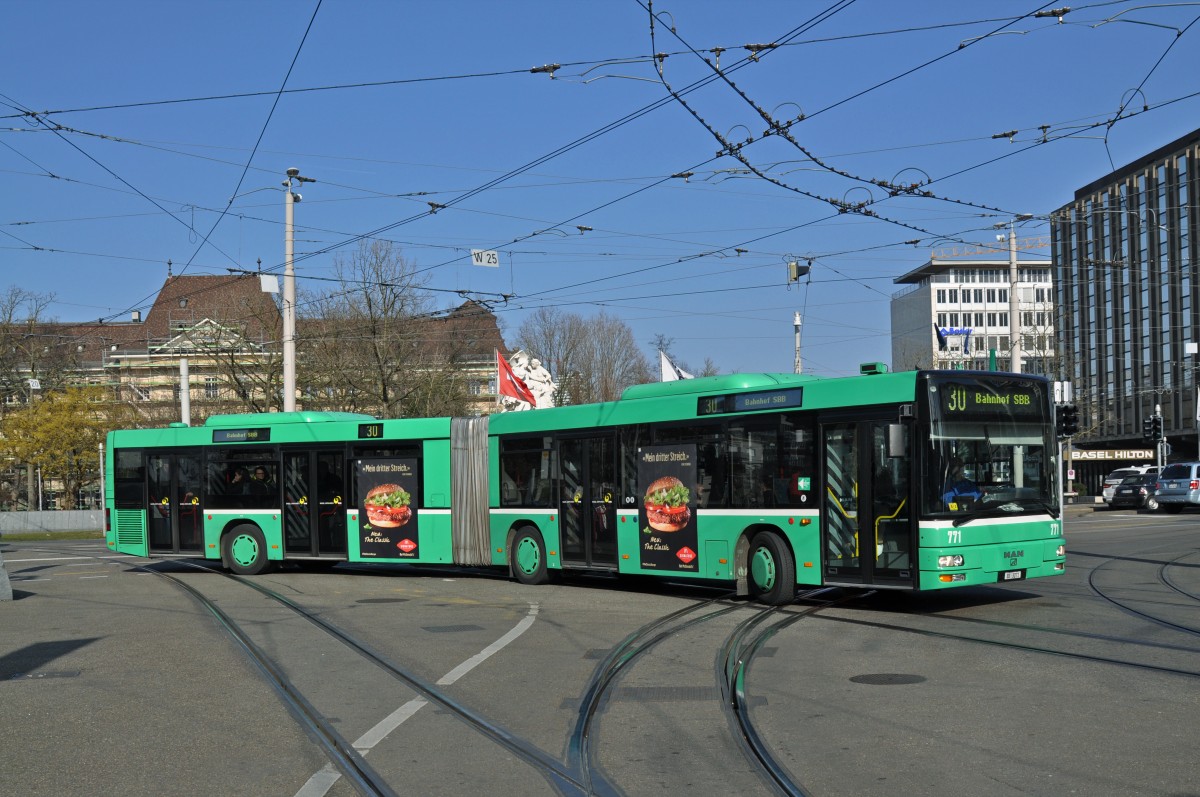 MAN Bus 771 auf der Linie 30 fährt zur Endstation am Bahnhof SBB. Die Aufnahme stammt vom 13.03.2015.