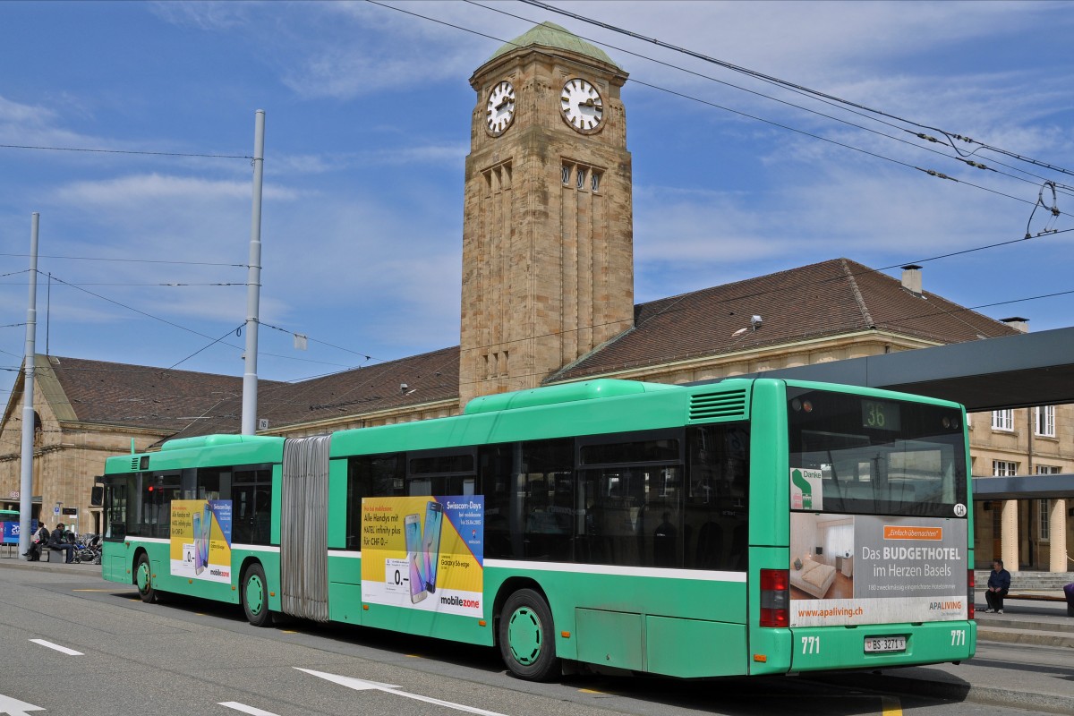 MAN Bus 771 auf der Linie 36 bedient die Haltestelle am Badischen Bahnhof. Die Aufnahme stammt vom 20.04.2015.