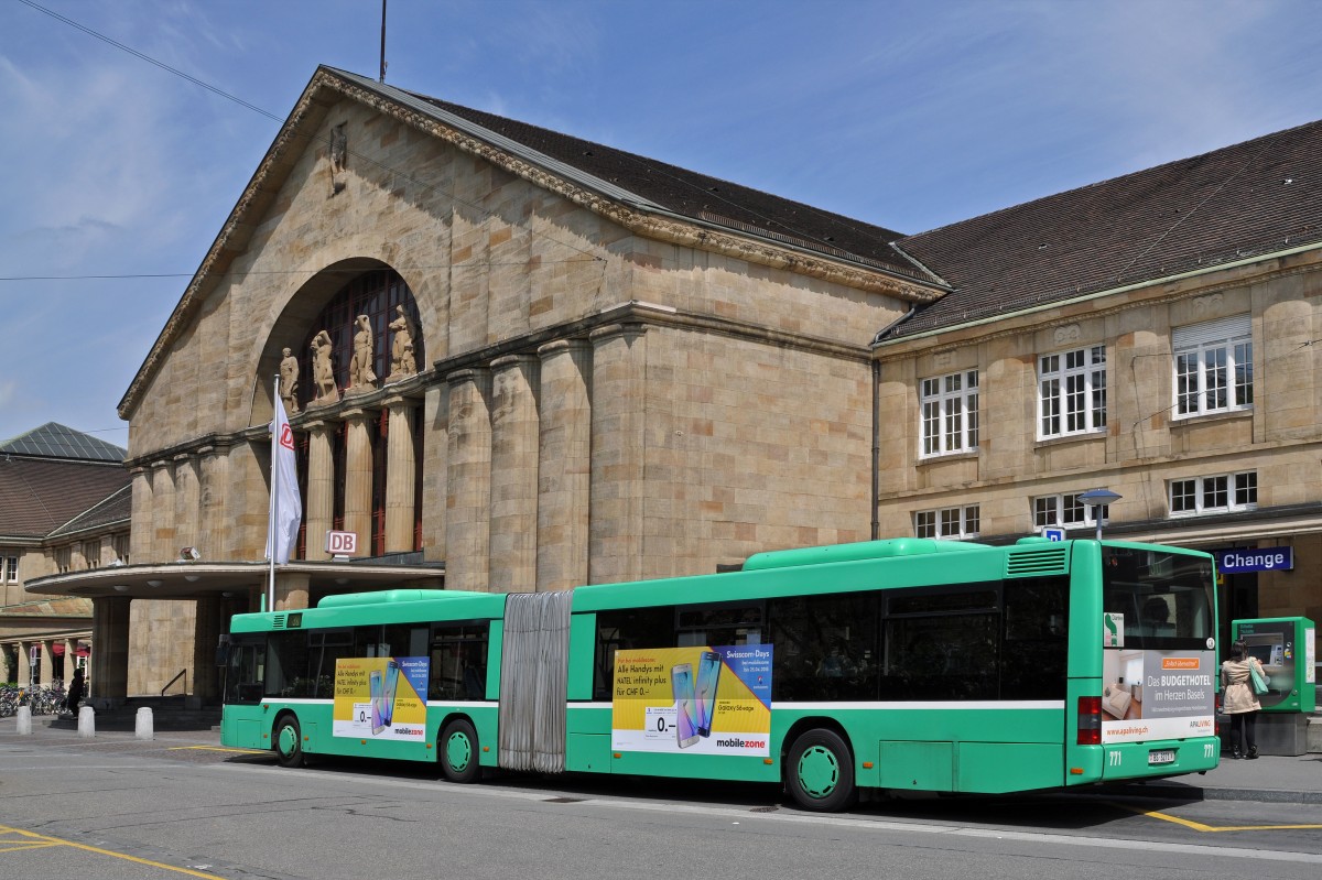 MAN Bus 771 wartet an der Endstation der Linie 30 am Badischen Bahnhof. Die Aufnahme stammt vom 29.04.2015.