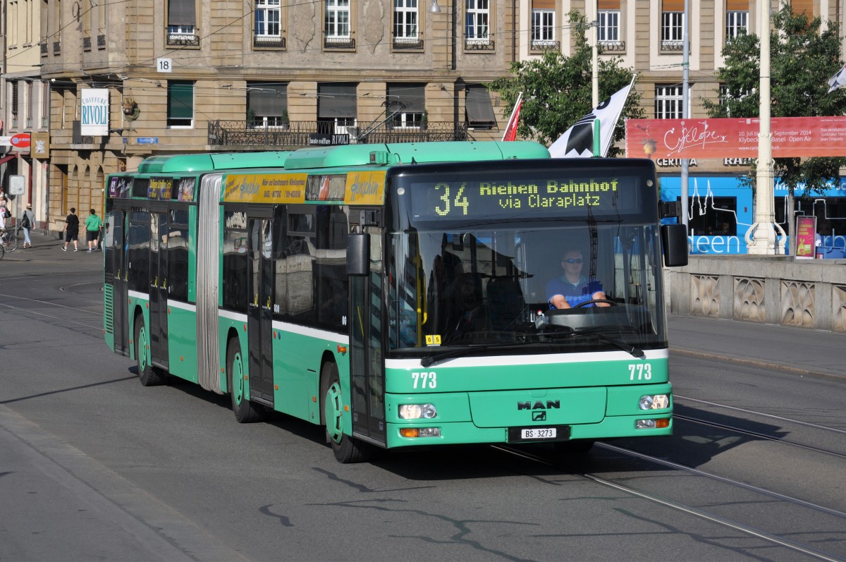 MAN Bus 773 auf der Linie 34 überquert die Mittlere Rheinbrücke. Die Aufnahme stammt vom 21.06.2014.