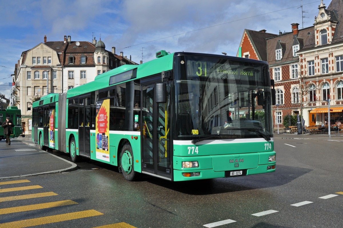 MAN Bus 774 auf der Linie 31 verlässt die Haltestelle Wettsteinplatz Richtung Rosengartenweg. Die Aufnahme stammt vom 02.03.2015.