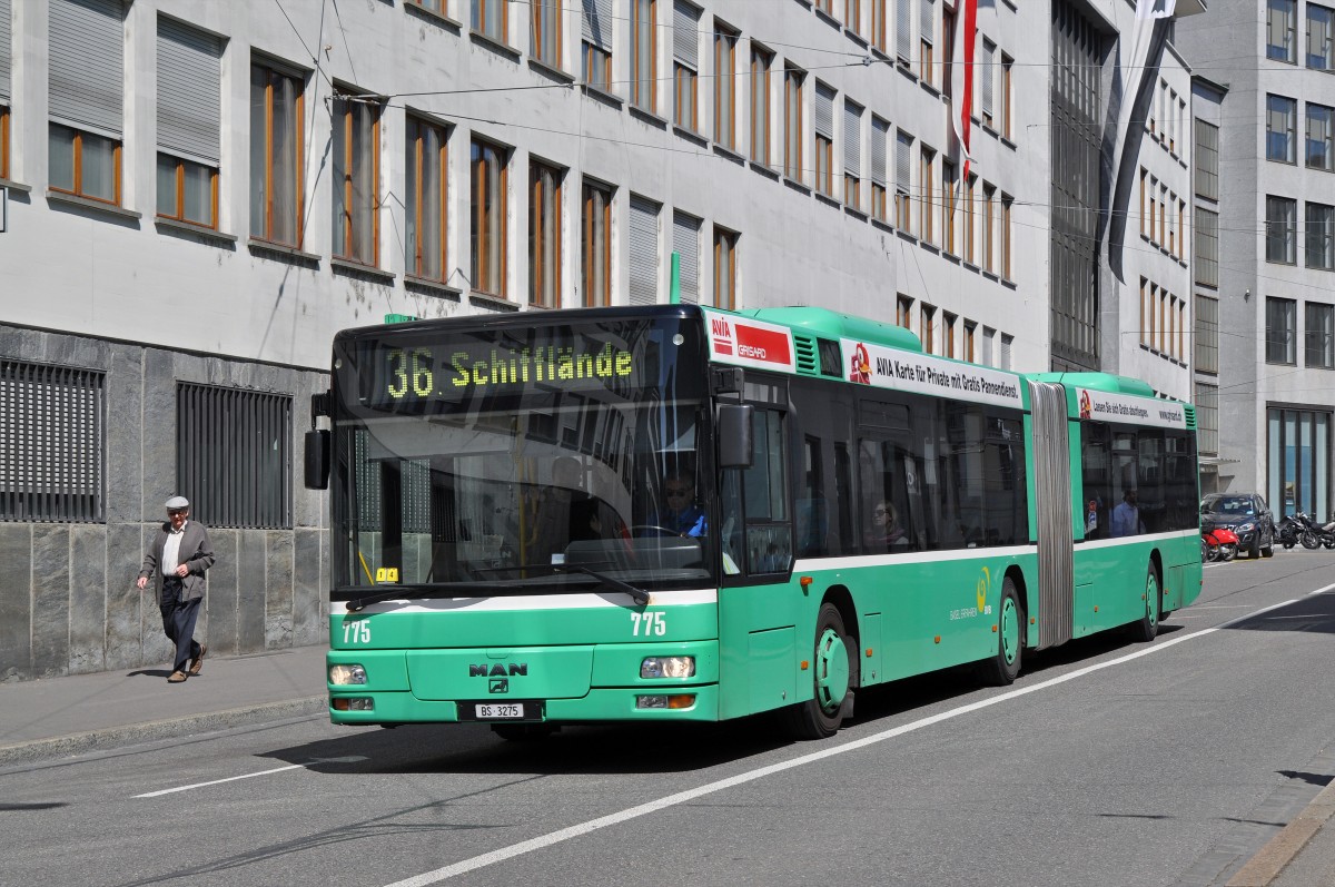MAN Bus 775 auf der Linie 36 fährt zur Endstation an der Schifflände. Die Aufnahme stammt vom 23.04.2015.