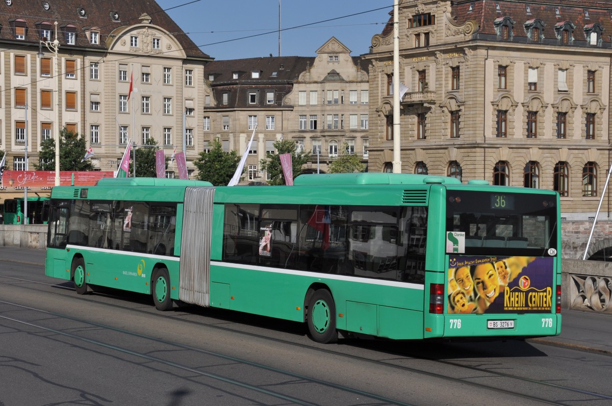 MAN Bus 776 auf der Linie 36 überquert die Mittlere Rheinbrücke. Die Aufnahme stammt vom 21.06.2014.