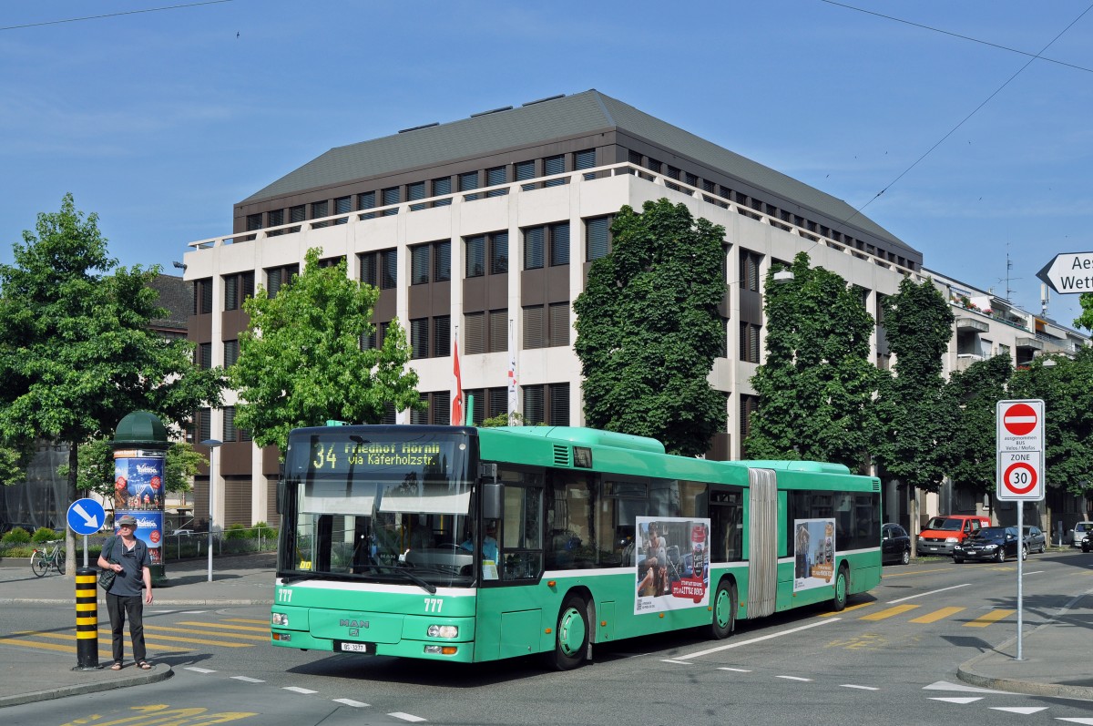 MAN Bus 777 auf der Linie 34 kurz vor der Haltestelle Wettsteinplatz. Die Aufnahme stammt vom 04.07.2015.