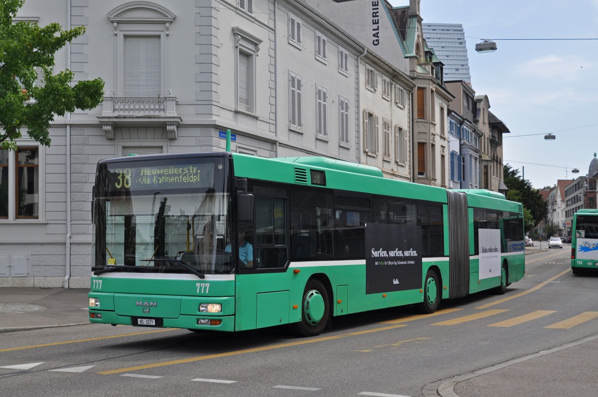 MAN Bus 777 auf der Linie 38 fährt zur Haltestelle am Wettsteinplatz. Die Aufnahme stammt vom 08.08.2015.