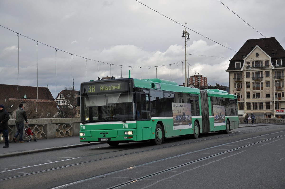 MAN Bus 778 auf der Linie 38 überquert die Mittlere Rheinbrücke. Die Aufnahme stammt vom 11.12.2014.
