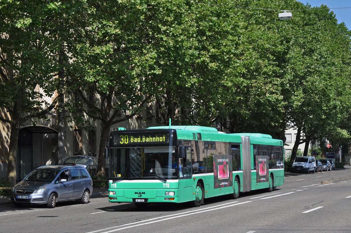 MAN Bus 778, auf der Linie 30, fährt zur Endstation am Badischen Bahnhof. Die Aufnahme stammt vom 12.07.2015.