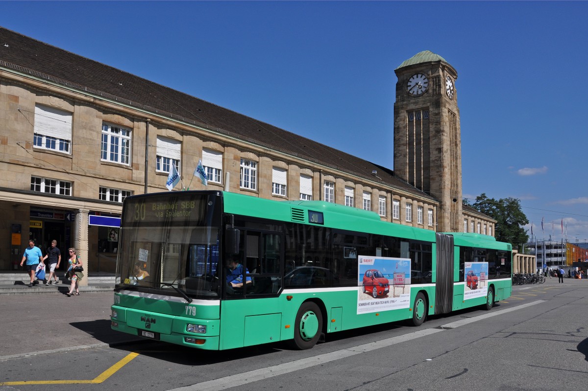 MAN Bus 779 auf der Linie 30 an der Endstation am Badischen Bahnhof. Die Aufnahme stammt vom 15.07.2014.