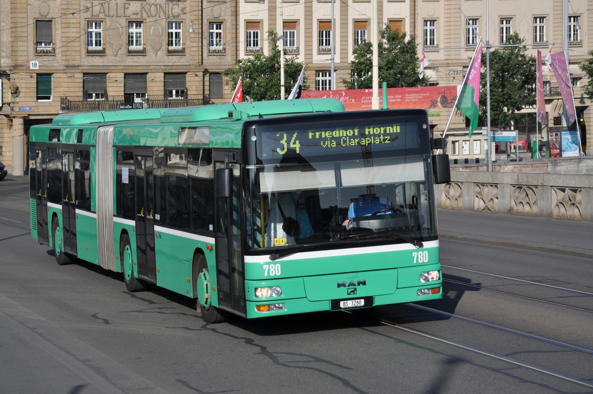 MAN Bus 780 auf der Linie 34 überquert die Mittlere Rheinbrücke. Die Aufnahme stammt vom 21.06.2014.