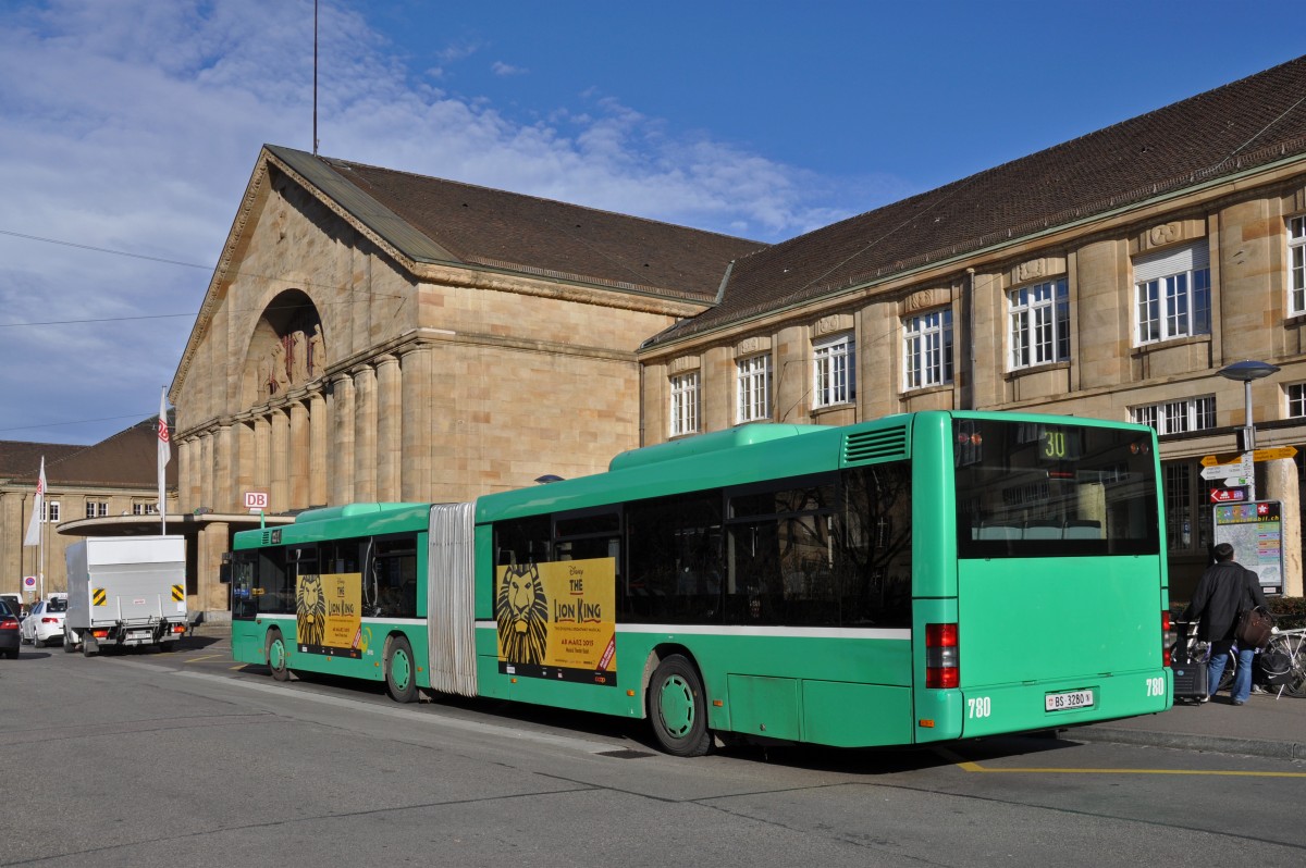 MAN Bus 780 auf der Linie 30 wartet an der Endstation am Badischen Bahnhof. Die Aufnahme stammt vom 09.12.2014.