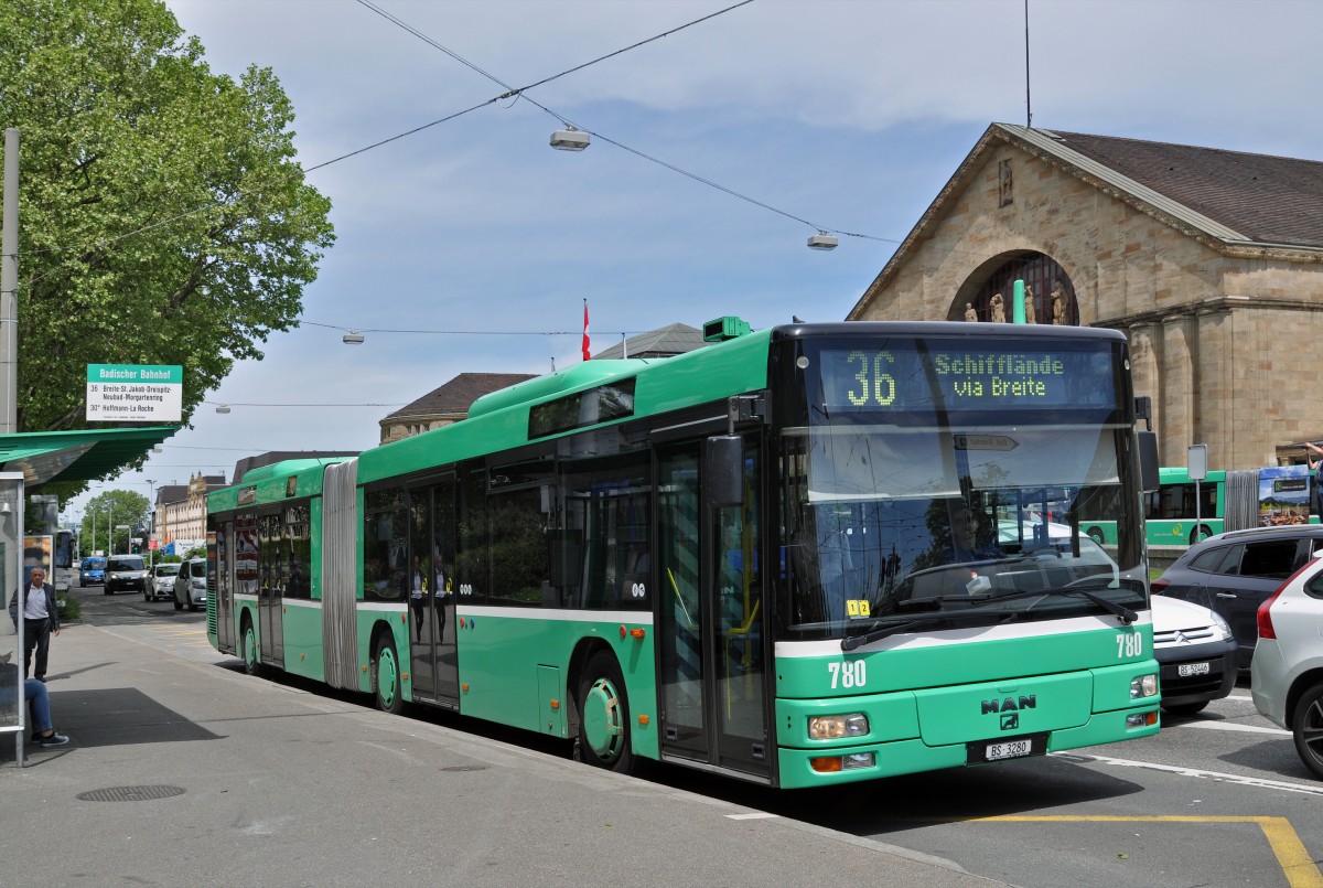 MAN Bus 780 auf der Linie 36 bedient die Haltestelle am Badischen Bahnhof. Die Aufnahme stammt vom 08.05.2015.