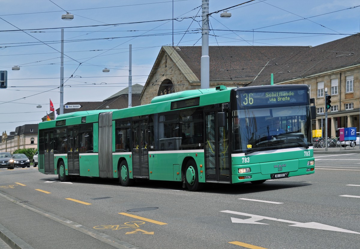 MAN Bus 783 auf der Linie 36 fährt zur Haltestelle Wettsteinallee. Die Aufnahme stammt vom 08.05.2015.