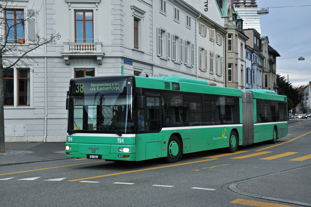 MAN Bus 784 auf der Linie 38 fährt zur Haltestelle am Wettsteinplatz. Die Aufnahme stammt vom 12.01.2015.