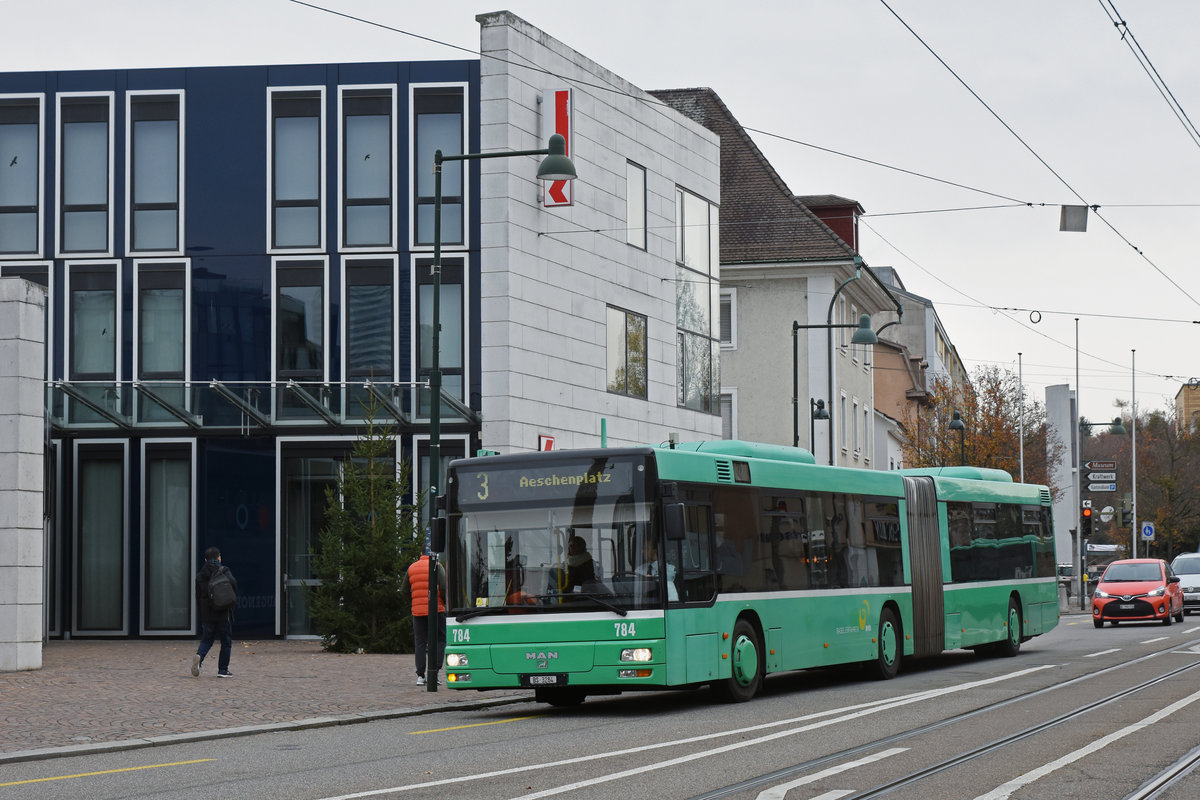 MAN Bus 784 im Einsatz als Tramersatz auf der Linie 3, die wegen einer Baustelle nicht nach Birsfelden verkehren kann. Hier fährt der Bus zur Haltestelle Schulstrasse. Die Aufnahme stammt vom 23.11.2018.