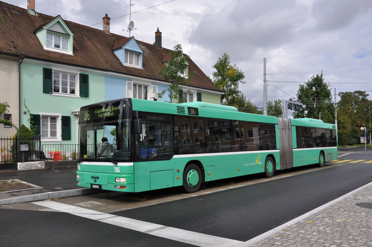 MAN Bus 785 auf der Linie 36 bedient die Haltestelle Morgartenring. Der MAN Bus 785 wird eigentlich mehrheitlich auf der Linie 50 zum Euroairport eingesetzt. Die Aufnahme stammt vom 27.08.2014.