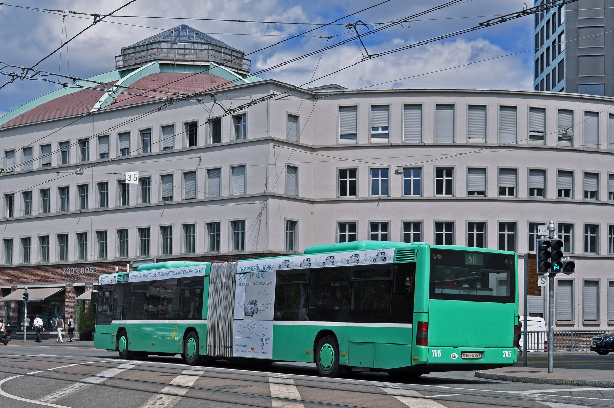 MAN Bus 785 auf der Linie 50 fährt zur Haltestelle Brausebad. Die Aufnahme stammt vom 13.07.2015.