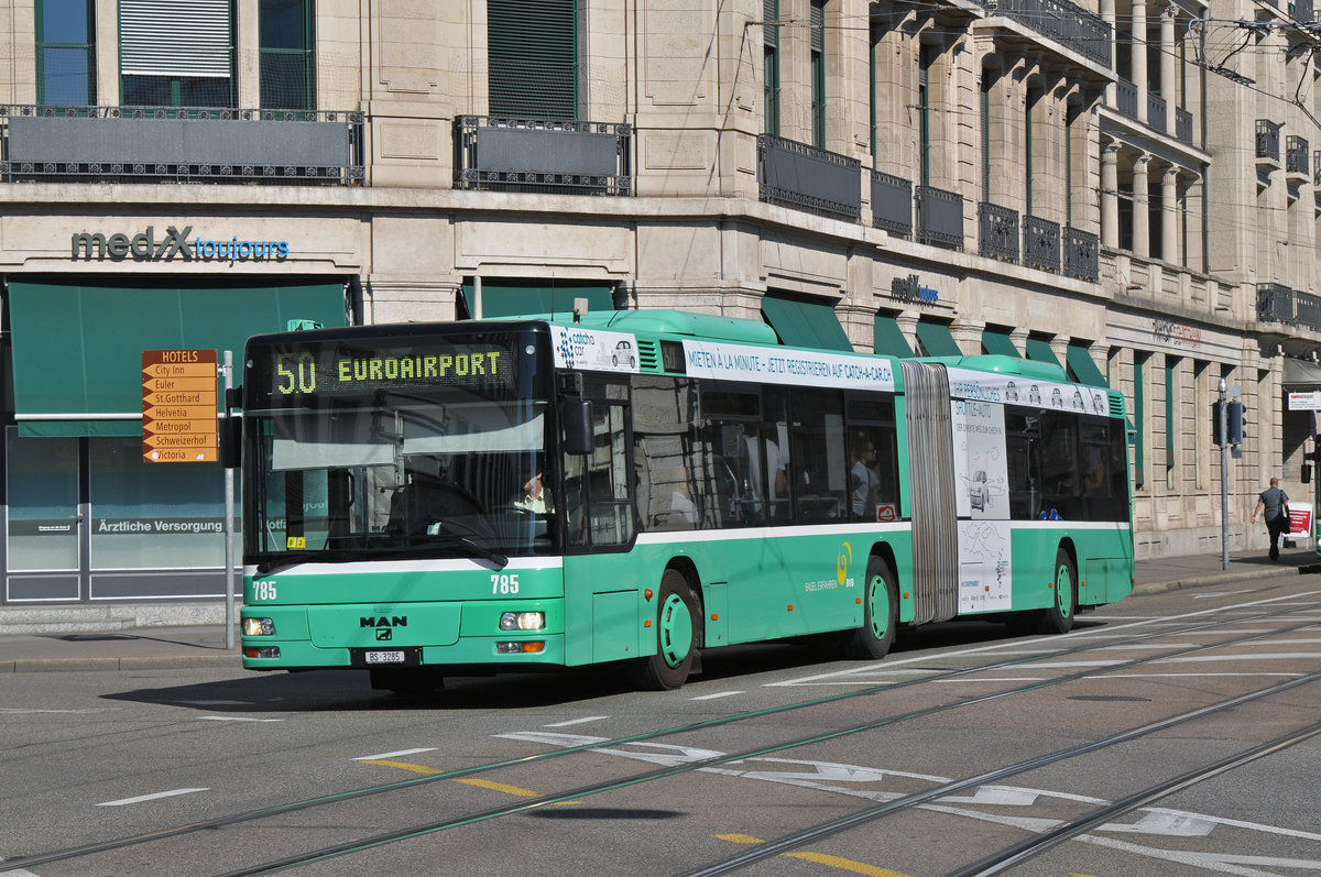 MAN Bus 785, auf der Linie 50, fährt zur Haltestelle Brausebad. Die Aufnahme stammt vom 03.08.2015.