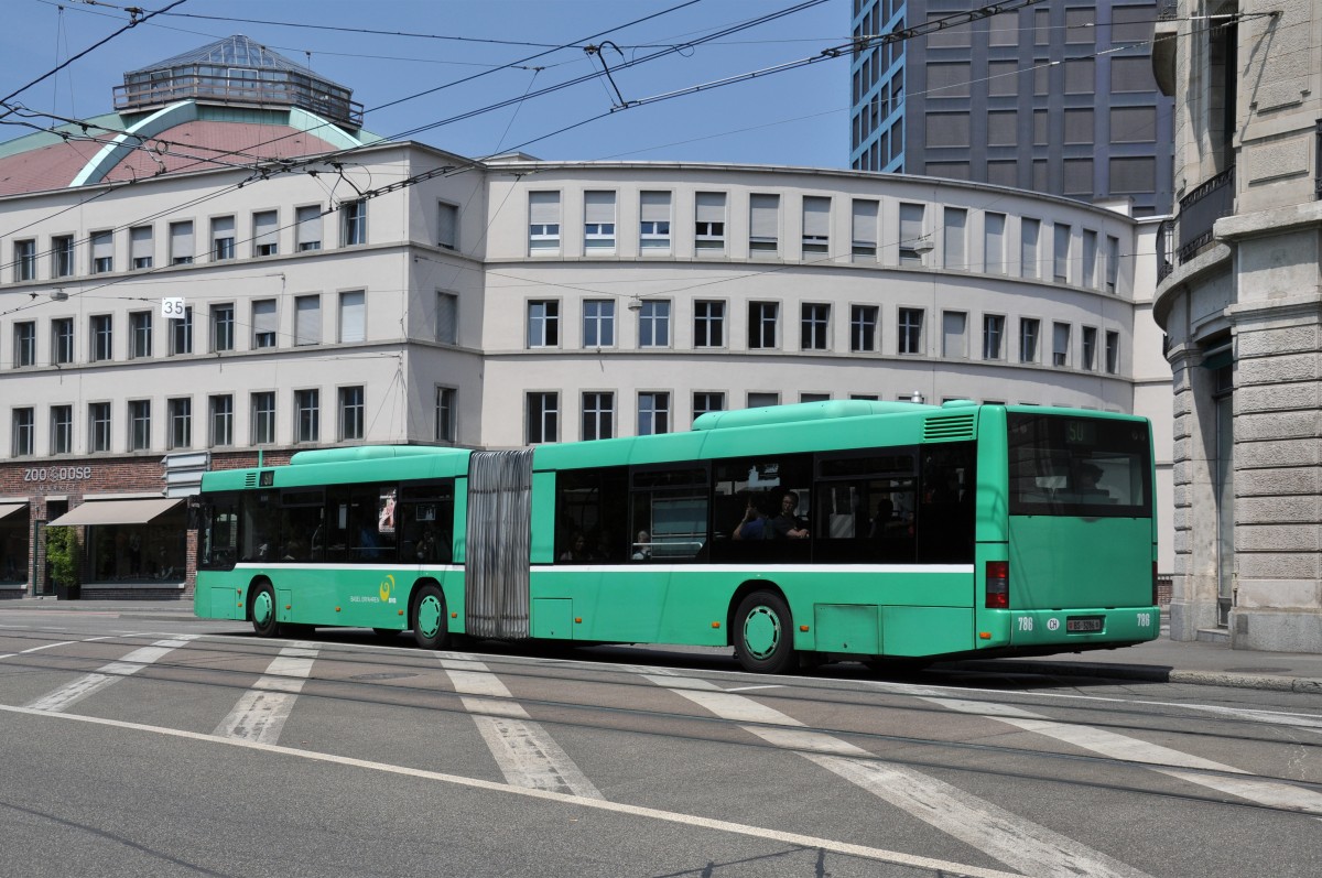 MAN Bus 786 auf der Linie 50 fährt Richtung Haltestelle Brausebad. Die Aufnahme stammt vom 26.06.2014.