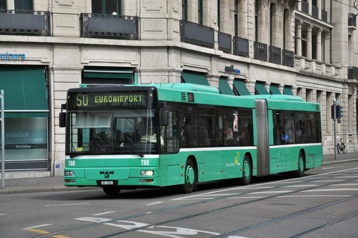MAN Bus 786 auf der Linie 50 fährt Richtung Haltestelle Brausebad. Die Aufnahme stammt vom 27.06.2014.