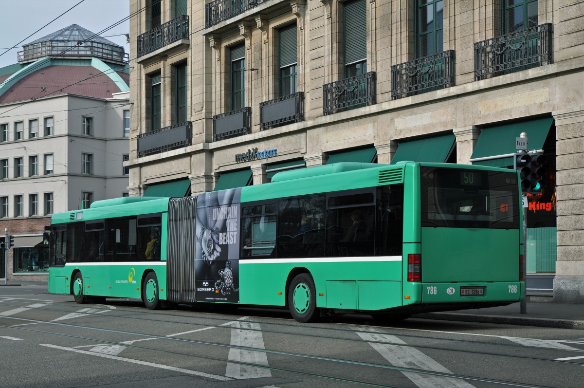 MAN Bus 786 auf der Linie 50 fährt zur Haltestelle Brausebad. Die Aufnahme stammt vom 07.03.2015.