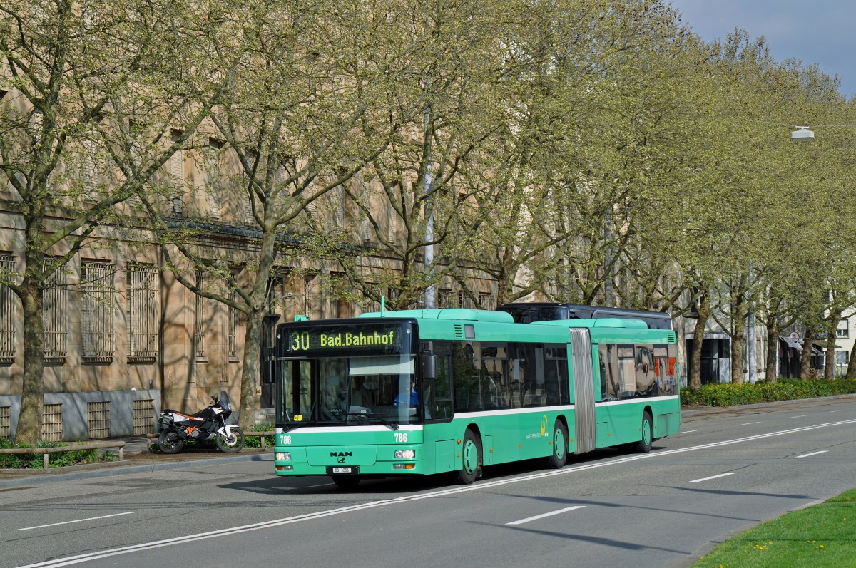 MAN Bus 786 auf der Linie 30 fährt zur Endhaltestelle am Badischen Bahnhof. Der MAN Bus 786 wird sonst fast immer auf der Linie 50 eingesetzt. Die Aufnahme stammt vom 18.04.2015.