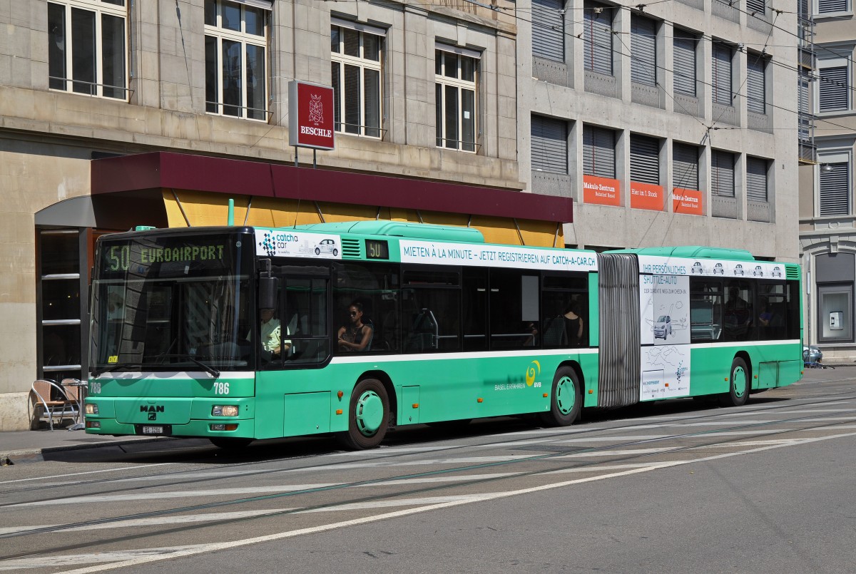 MAN Bus 786 auf der Linie 50 fährt Richtung Markthalle. Die Aufnahme stammt vom 11.07.2015.
