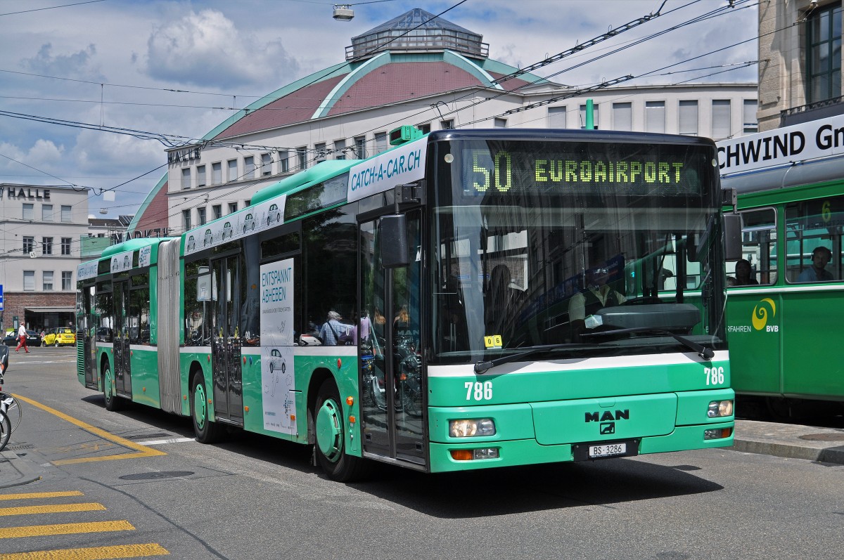 MAN Bus 786 auf der Linie 50 fährt zur Endstation am Bahnhof SBB. Die Aufnahme stammt vom 13.07.2015.