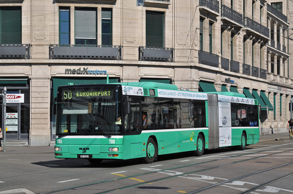 MAN Bus 786, auf der Linie 50, fährt zur Haltestelle Brausebad. Die Aufnahme stammt vom 03.08.2015.