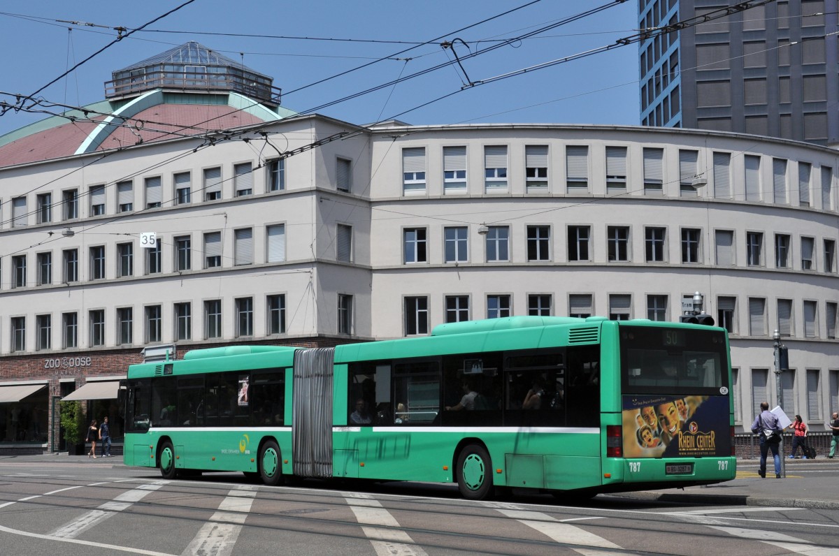 MAN Bus 787 auf der Linie 50 fährt Richtung Haltestelle Brausebad. Die Aufnahme stammt vom 26.06.2014.